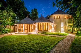 Villa Meraki, 6BR, incl breakfast, heart of Seminyak, walking distance to restaurants, bars and shops, tropical garden - Seminyak - 8