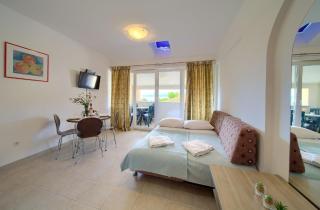 Nette Wohnung in Šilo mit Möblierter Terrasse - Šilo - 4