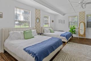 Tally's Sapphire Sleeps12 near FSU, Capitol, Golf Club with Game Room, Projector and Patio - Tallahassee - 8