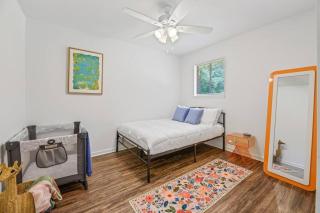 Tally's Sapphire Sleeps12 near FSU, Capitol, Golf Club with Game Room, Projector and Patio - Tallahassee - 5