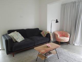 Raglan, walk to harbour and town, garden views - 7