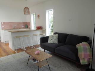 Raglan, walk to harbour and town, garden views - Raglan - 3