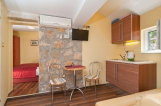 Große Ferienwohnung in Omiš mit Privatem Balkon - Omiš - 4