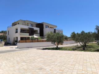 Luxurious Penthouse with a swimming pool near Slanica beach ID 114 - Murter - 3