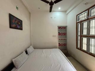 Narayanam Paying Guest House - Ayodhya - 6