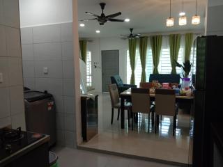 DQ Guest House With Private Pool Kota Seribong Near Wakaf Che Yeh - M u s l i m F r i e n d l y - 9