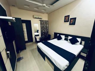 Sunshine Hotel - Bathinda - 5