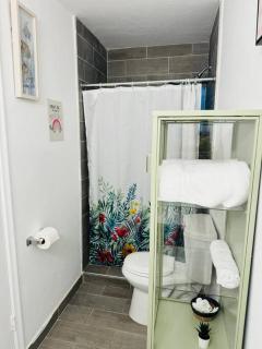 Studio with Terrace Near Hard Rock-Patio - Fleetwood Manor - 5