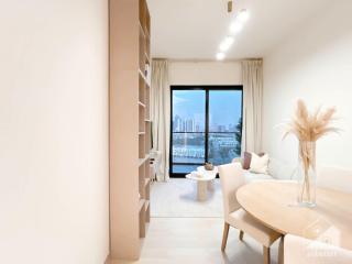 Chic 1-BR Apt & Balcony in Binghatti Heights - Dubai - 9