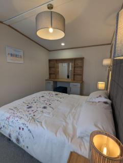 SPACIOUS COMFORTABLE HOLIDAY HOME WITH UNIQUE LAYOUT ON 5 Star SHOREFIELD HOLIDAY PARK - Milford on Sea - 2