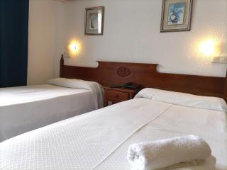Vintage Hotel Mercedes - 3