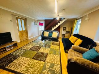 Contractors families free parking Ramsey Road - 9