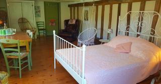 Glamping Room The Rose Garden with own garden - external shower & toilet and kitchen - 1
