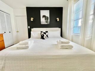 Centric 2 Bedroom Home in Hollywood W Backyard 5 min to Beaches - Hollywood - 9