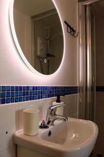 Flip Flop Flat, Sea Views, Short Stroll to Beaches - 8