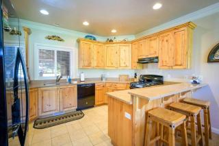 Lakeside Escape 1 BR with Resort Amenities - 1