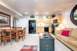 Lakeside Escape 2 BR with Hot Tub - Huntsville - 3