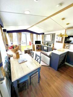 The Driftwood Den - 4