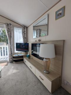 LOVELY BRIGHT AND AIRY CARAVAN ON THE 5 Star SHOREFIELD COUNTRY PARK ENTERTAINMENT PASSES INCLUDED - Milford on Sea - 3
