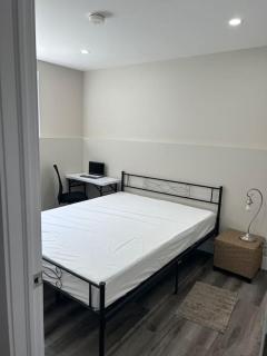 Cozy Private Entrance Apartment - 0