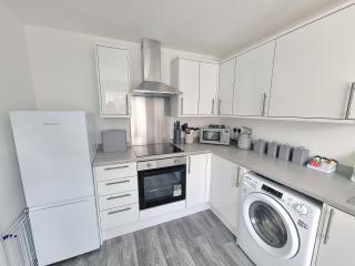 Stylish Spacious 4 Bed Townhouse near station with Parking & High Speed WiFi - Rugby - 6