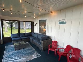 Redwood Retreat by the Lake - Oscoda - 1