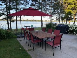 Redwood Retreat by the Lake - Oscoda - 8