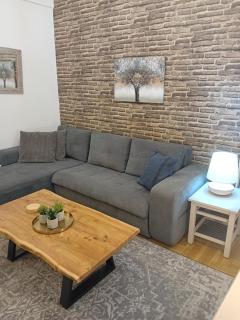 Joanna's heart of Athens one BR Charm Balcony view Walk to Tourist Spots - 4