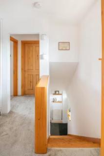 Bright Double Room l Smart TV l 5 Minute Walk from Train Station - 4