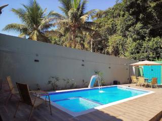 Linda casa com piscina a 5 minutos a pé da praia - Ubatuba - 0