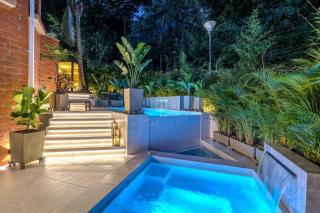 Casa Luxe - Cold Plunge, Sauna, Pool, & Jacuzzi! - 0