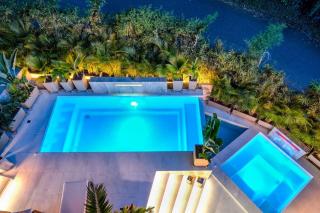 Casa Luxe - Cold Plunge, Sauna, Pool, & Jacuzzi! - 4