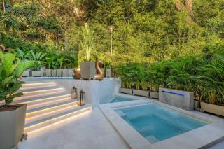 Casa Luxe - Cold Plunge, Sauna, Pool, & Jacuzzi! - 2