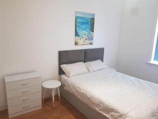 Exciting 2 bed flat - 6