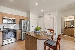 6th floor Luxury Apt - King Bed Pool Prkng Gym NEW - Salt Lake City - 3