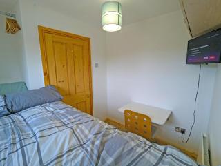 Cosy Single Room l Smart TV l 5 Minute Walk from Train Station - 9