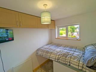 Cosy Single Room, Smart TV, 5 Minute Walk from Train Station - Bolton - 0