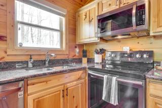 Blue Ridge Mountain Cabin Rental with Fire Pit! - 1
