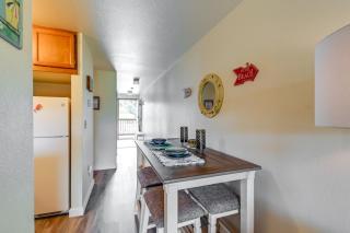 Ocean Shores Condo with Balcony Less Than 1 Mi to Beach! - Ocean Shores - 1