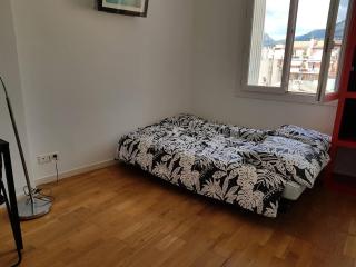 Private room with mountain view in an apartment of 3 rooms - Tolone - 3