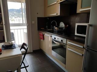 Private room with mountain view in an apartment of 3 rooms - Tolone - 1
