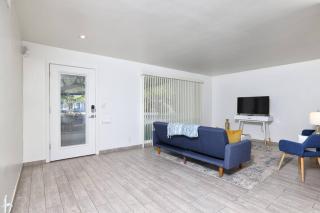 UofA Retro Gem 2BR 1BA w Free Parking Lg Pvt Yard - Tucson - 5
