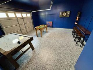 The Olive Branch - Hot Tub & Walk to Main - 2