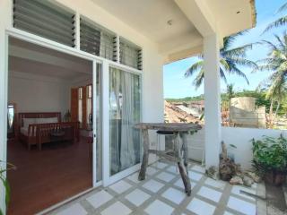 Absolute Beachfront Studio with Kitchen & Balcony - 4