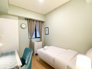 Cozy Designed 2BR with Working Room at Meikarta Apartment By Travelio - Cikarang - 7