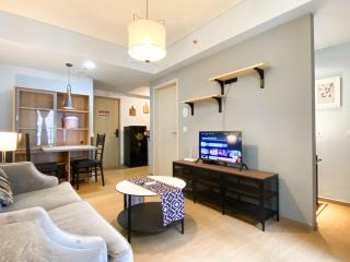 Cozy Designed 2BR with Working Room at Meikarta Apartment By Travelio - Cikarang - 6