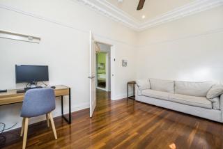 Incredible 3-Bed Renovated Home with Huge Garden - Perth - 5