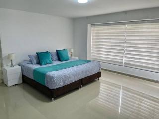 Casa Amplia en Excelente Ubicación Norte de Bogotá - Bogotá - 3