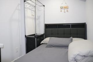 Garden 2 BR Apt - Free Parking Wifi Laundry Workstation - Brampton - 4