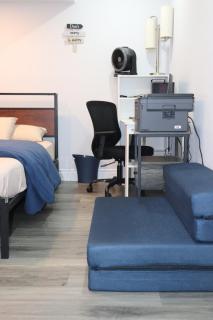 Garden 2 BR Apt - Free Parking Wifi Laundry Workstation - Brampton - 7